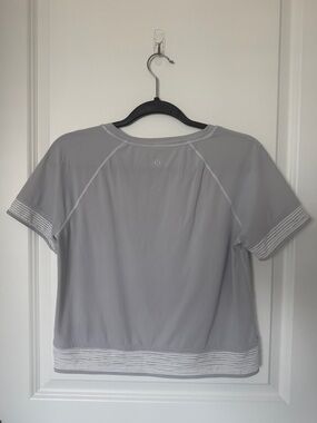 lululemon athletica Light Gray Short Sleeve Athletic Tee